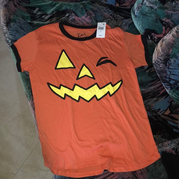 Tops - Halloween shirt Medium